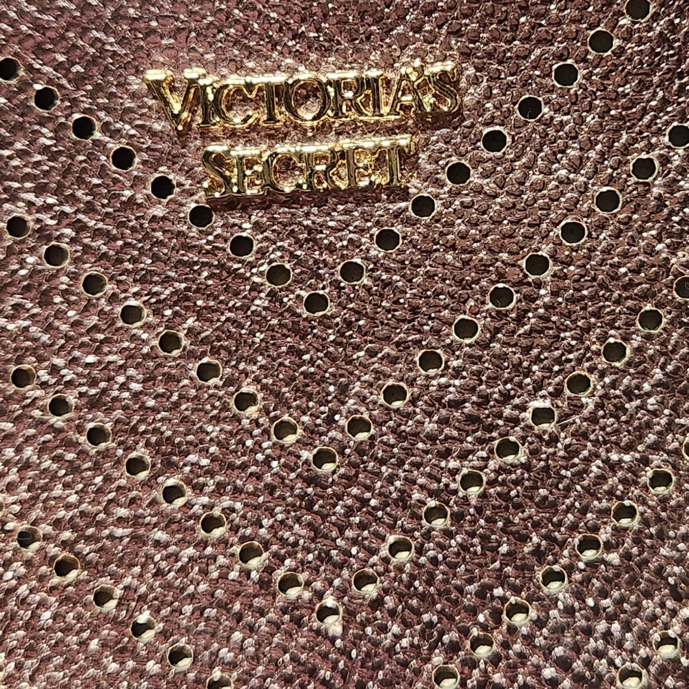 NWT Victoria's Secret Laser Cut Blush Rose Gold Metallic Clutch - Picture 6 of 6